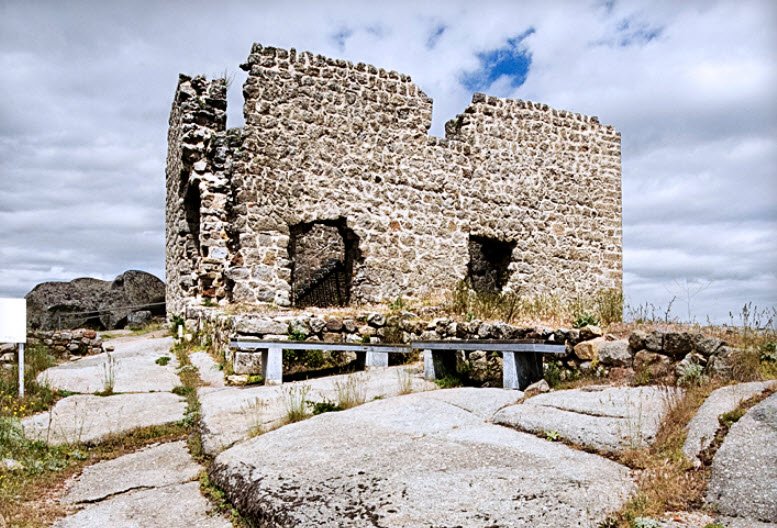 Castle of El Mirón, Spain